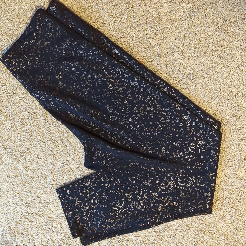 Zyia Leggings Black & Rose Gold Light & Tight Size 8-10 like new worn Twice.
